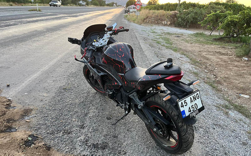 Motosikletin devrildiği kazada 2 kişi yaralandı