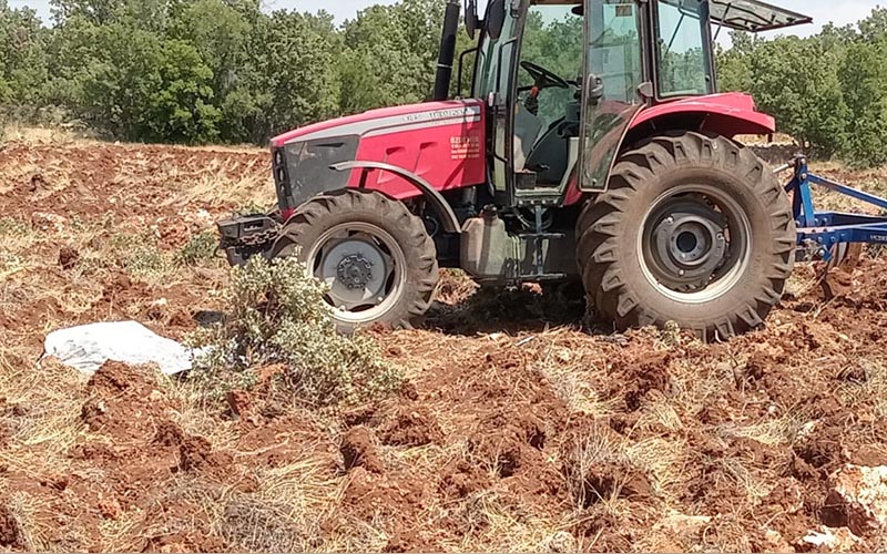 Çift sürmeye gittiği tarlada ölü bulundu