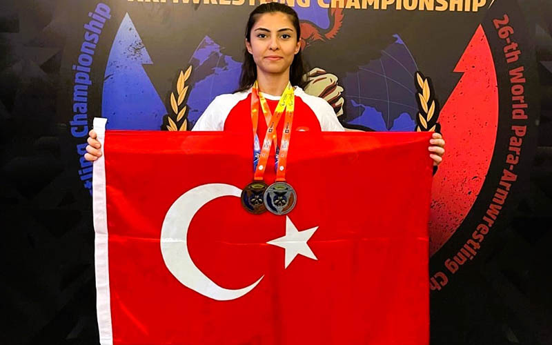 Petek, bilek güreşinde dünya ikincisi oldu
