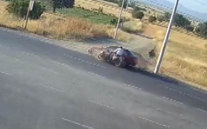 4 kişinin yaralandığı trafik kazası güvenlik kamerasında