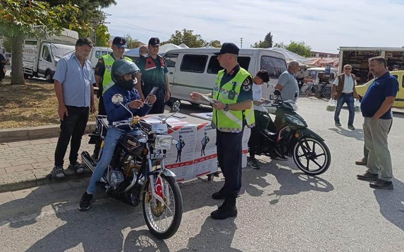 Jandarma ekipleri tarafından 101 sürücüye kask dağıtılacak