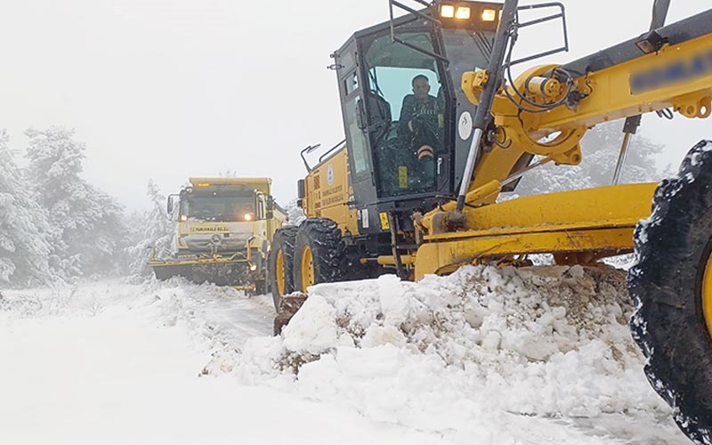 Pamukkale’de karla mücadele çalışması sürüyor