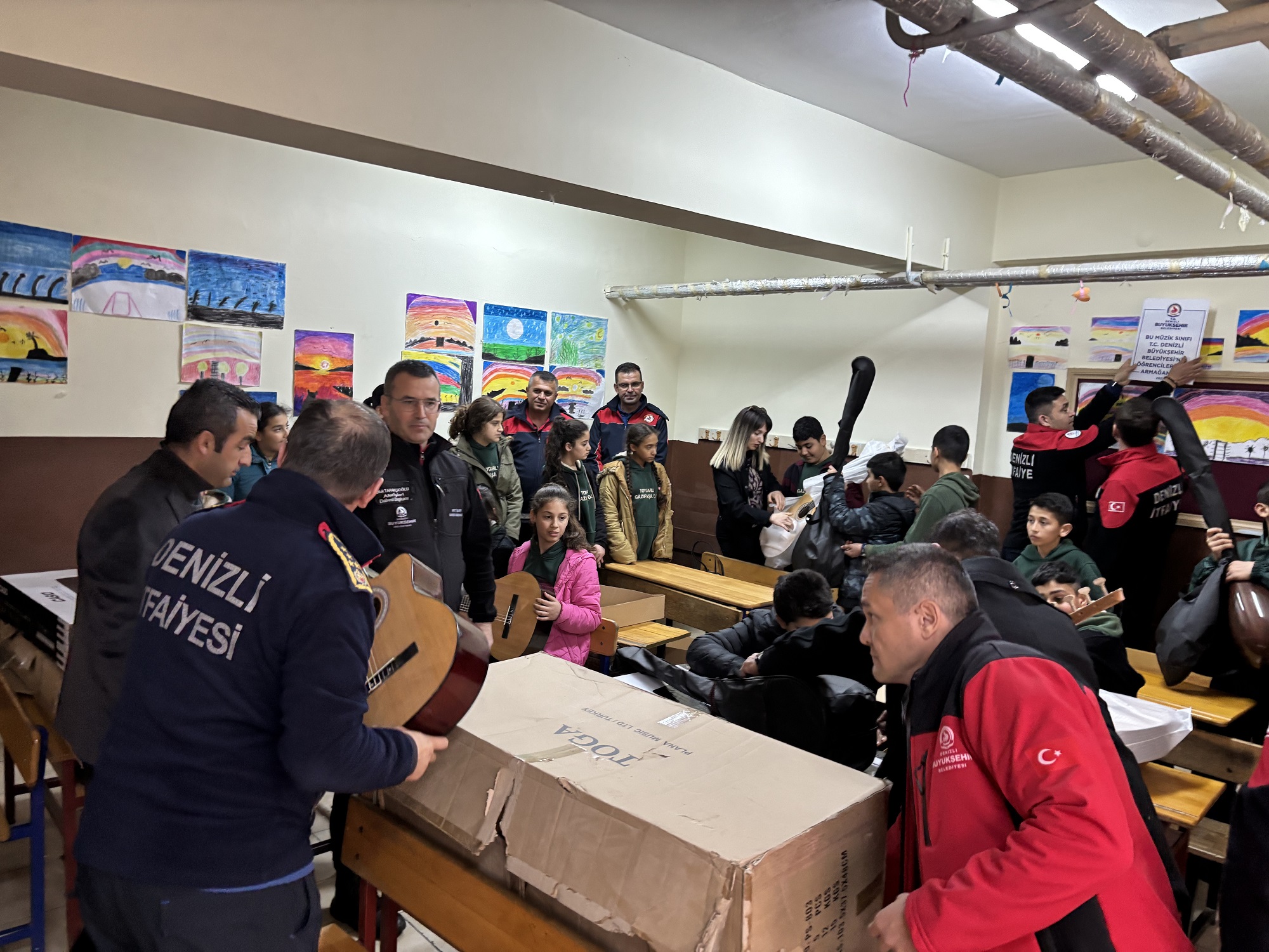 Denizli’den Hataylı öğrencilere enstrüman desteği