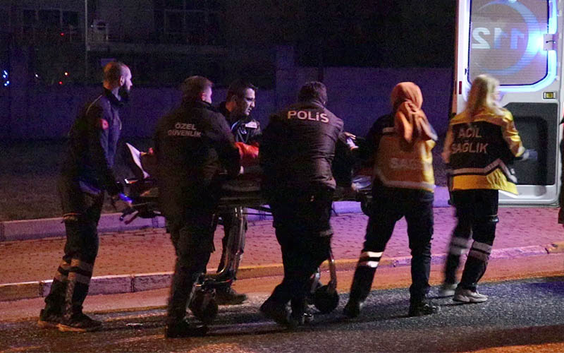 Bıçaklı kavgada 2 kişi yaralandı