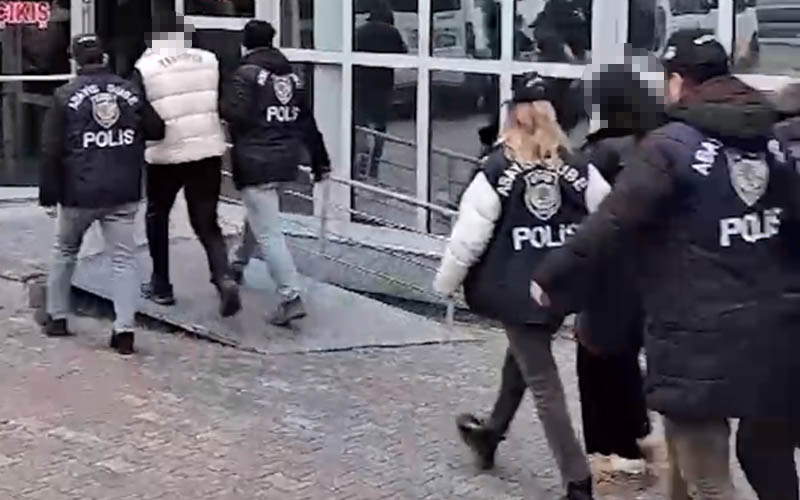 Yabancı uyruklu kadınları ‘para kazanma’ vaadiyle kandırıp fuhuşa zorladılar