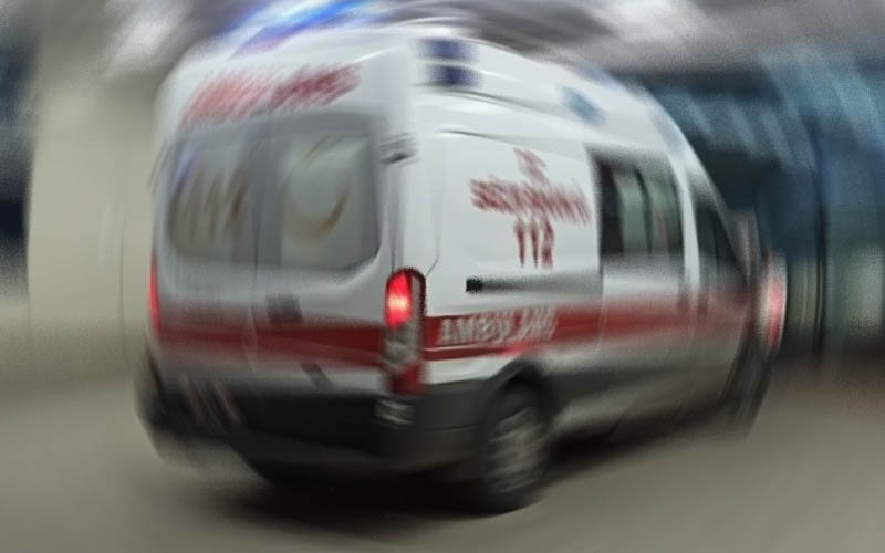 Alkol şişedeki gibi durmadı, 3 arkadaşın tartışmasında 2 kişi bıçaklandı