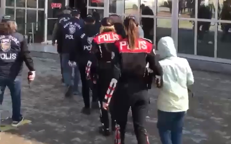 Fuhuş yapılan masaj salonları basıldı, 13 kadın kurtarıldı