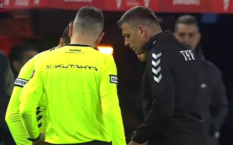 Ümit Öztürk, sakatlanınca maça devam edemedi