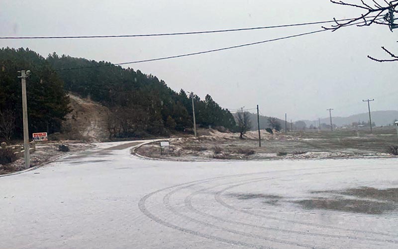 Meteoroloji ‘hava ısınacak’ dedi, yükseklere kar yağdı
