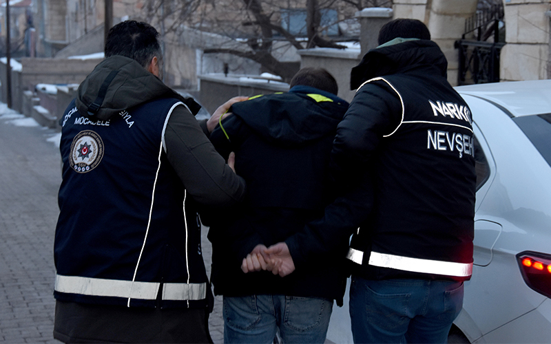 Kargoyla uyuşturucu ticaretine 26 gözaltı