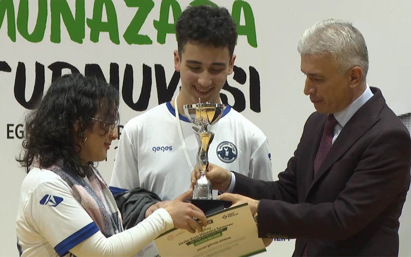 Münazara Turnuvası’nda İbrahim Cinkaya Sosyal Bilimler Lisesi 1. oldu