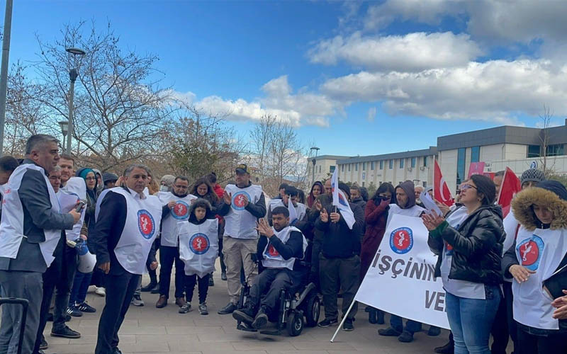 PAÜ’de çözümsüzlük sürüyor, kafeterya ve kantin çalışanları eylemde