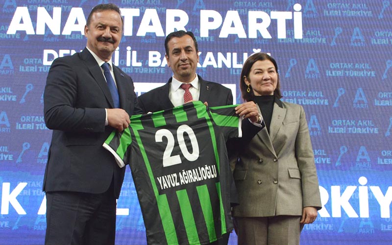 Anahtar Parti’de görevden alınan yönetimin intikamı
