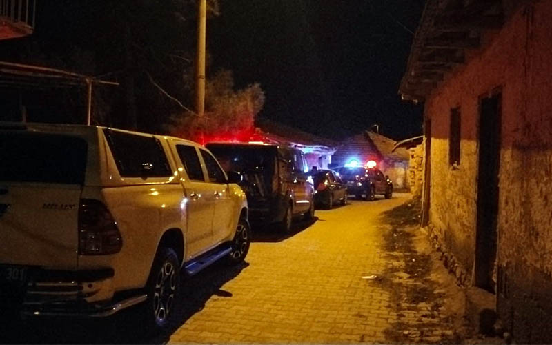 Vahşet! Babasının başını taşla ezerek öldürdü