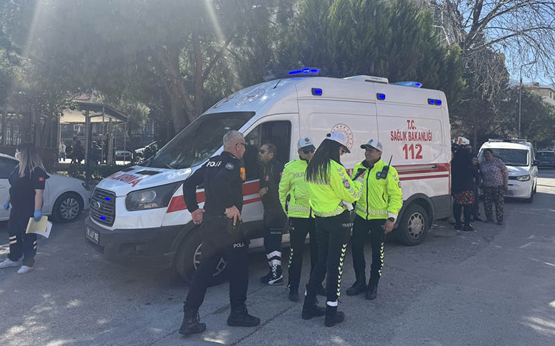Evde yangın çıktı, anne ve otizmli oğlu hastaneye kaldırıldı