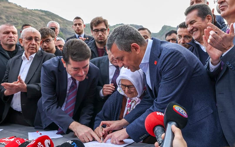 Ekrem İmamoğlu için “özgürlük ve erken seçim” imza kampanyası