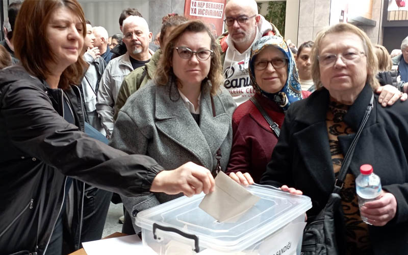 CHP’de ön seçim: Ekrem İmamoğlu için oy verme işlemi başladı