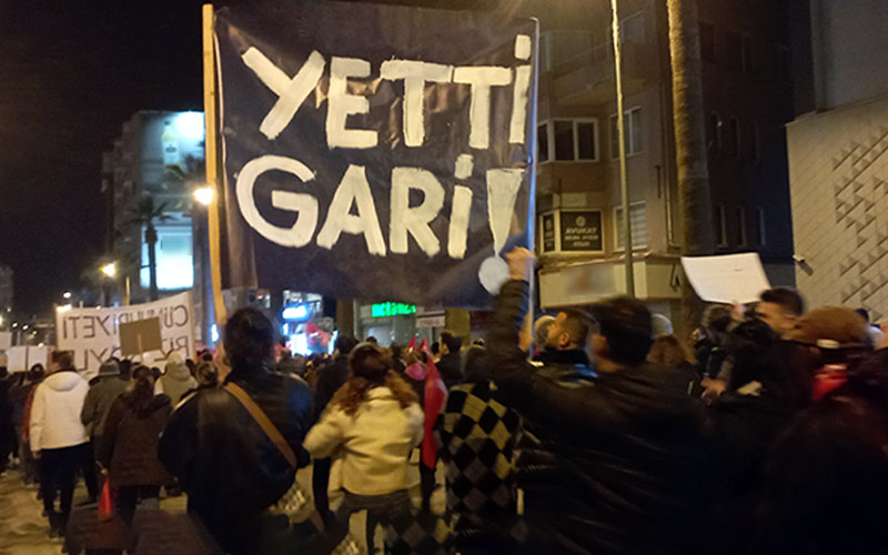 Miting sonrası İzmir Marşı ile yürüyüş