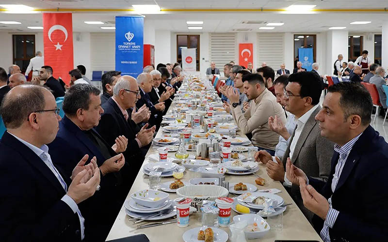 İftar sofrası İyilik Yolunda Kardeşlik Köprüsü için kuruldu