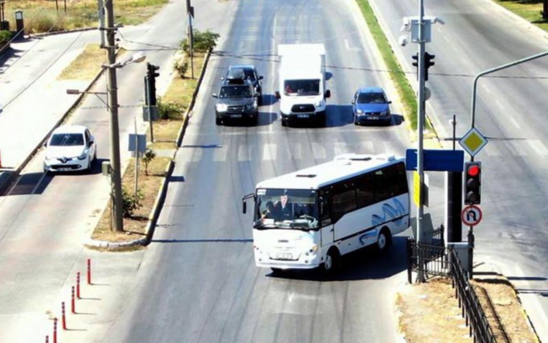 Kırmızı ışık ihlali cezaları artırılıyor, ehliyet iptali de var