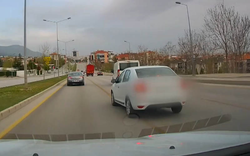 Trafikte makas atan sürücüye para cezası