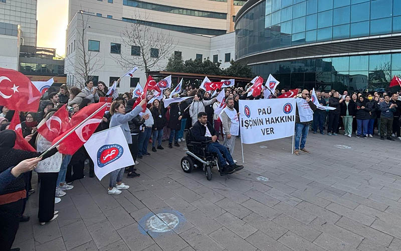 PAÜ’de sağlık çalışanlarından ‘eşit işe eşit ücret’ eylemi