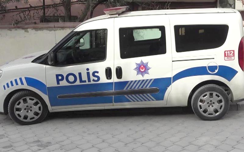 Kendini eşarbıyla asarak canına kıydı