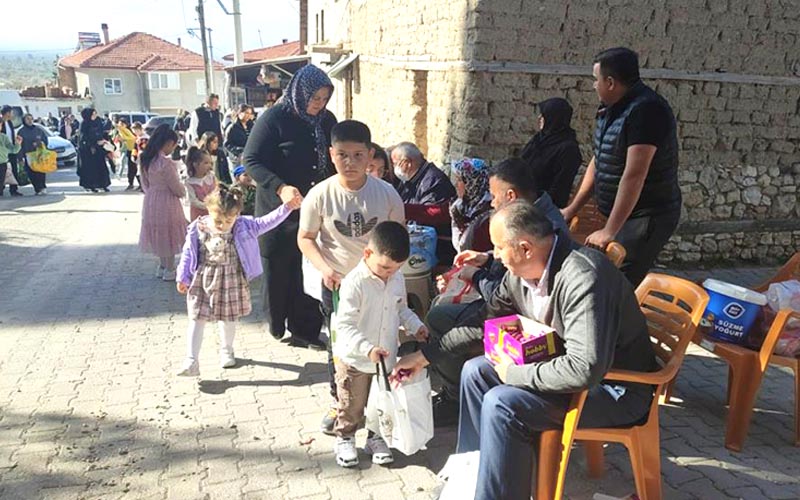 Çocuklar bayram coşkusunu çörek derme etkinliğiyle yaşadı