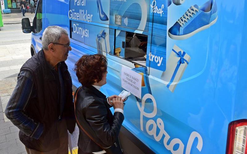 Vergi dairelerinde yoğunluk yaşandı, mobil araç hizmete sunuldu