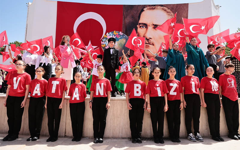 23 Nisan Ulusal Egemenlik ve Çocuk Bayramı coşku içinde kutlandı