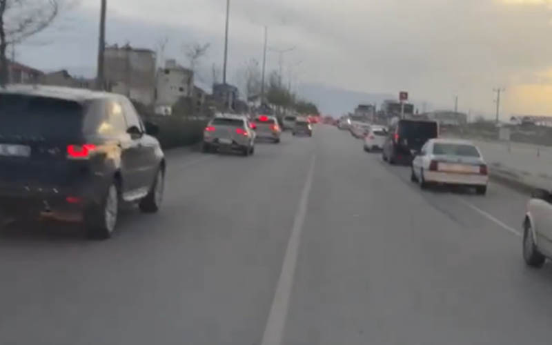 Sürücüler fermuar sistemiyle yaşama yol verdi