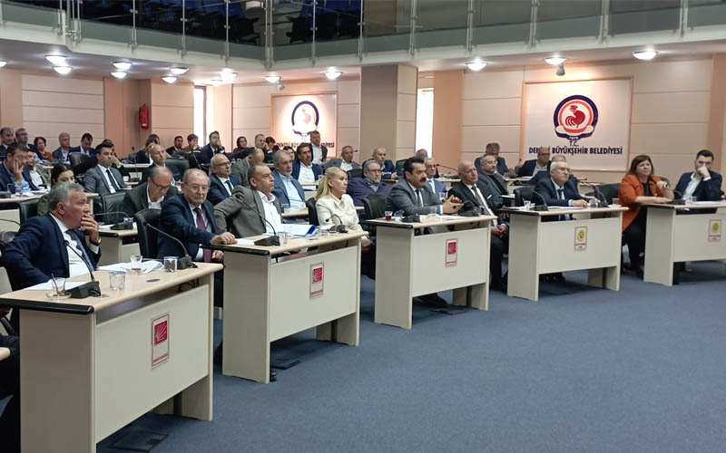 Büyükşehir Meclisinde gerginlik: AK Partili üyeler salonu terk etti