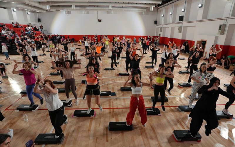 Dünya Dans Günü’nü zumba ve step aerobik yaparak kutladılar
