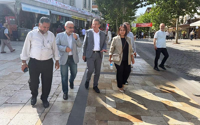 Bayramyeri trafiğe kapatıldı Subaşoğlu, Çavuşoğlu’na ‘fantezi peşindesiniz’ dedi