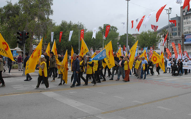 1 Mayıs yağmur altında kutlandı