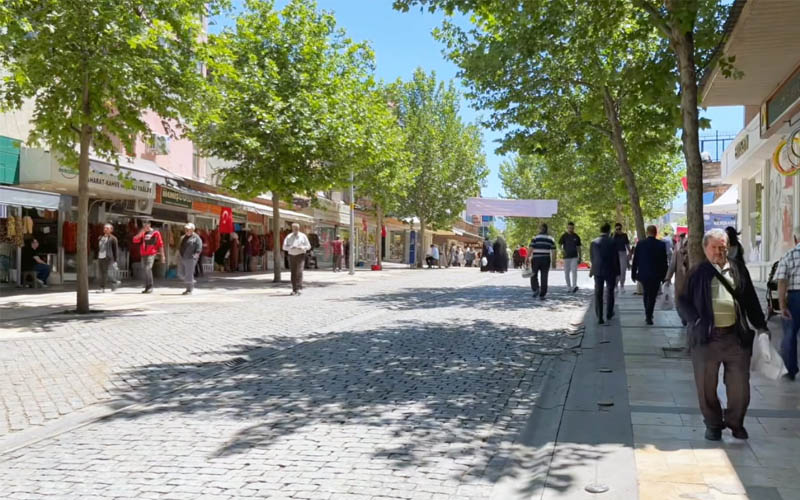 Bayramyeri’nin yayalaştırılmasını öven de var, eleştiren de