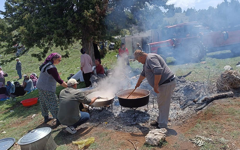 Kurban kesip yağmur duası yaptılar