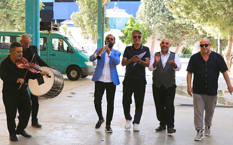 Davul zurnayla mahkeme kararı tebliği