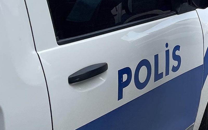 Kadın ağaçta asılı bulundu