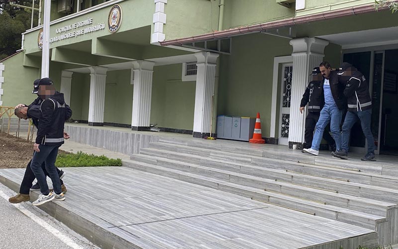 KKTC için sahte belge düzenleyen 2 kişi yakalandı