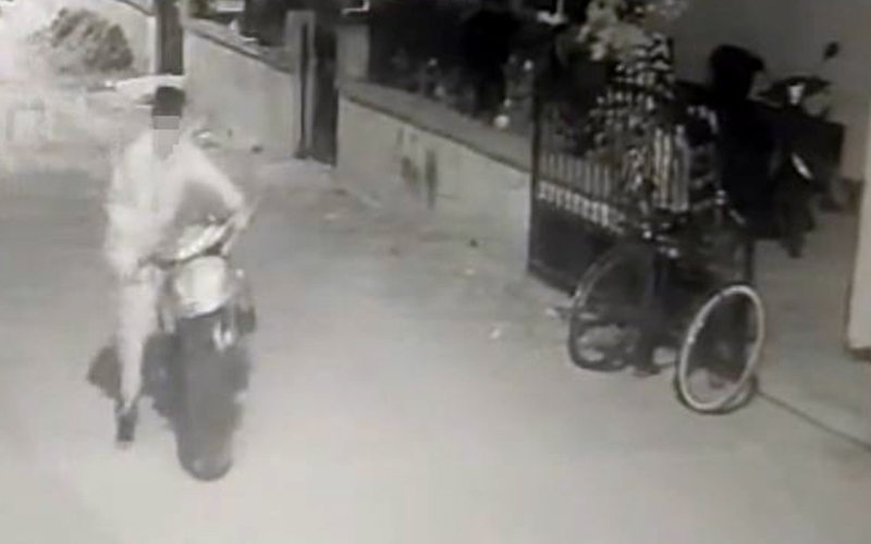 Önce bisikleti, sonra gözüne kestirdiği motosikleti çaldı