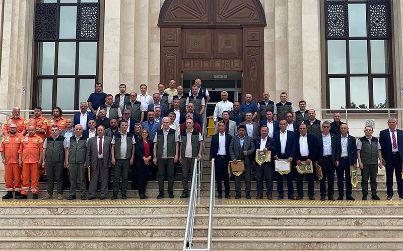 Orman yangını çıkmayan mahalle muhtarlarına yeşil bayrak sertifikası