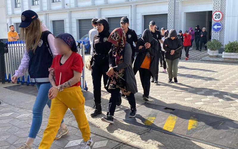 Sahte araç kiralama sitesiyle dolandırıcılık yapan 52 kişi tutuklandı