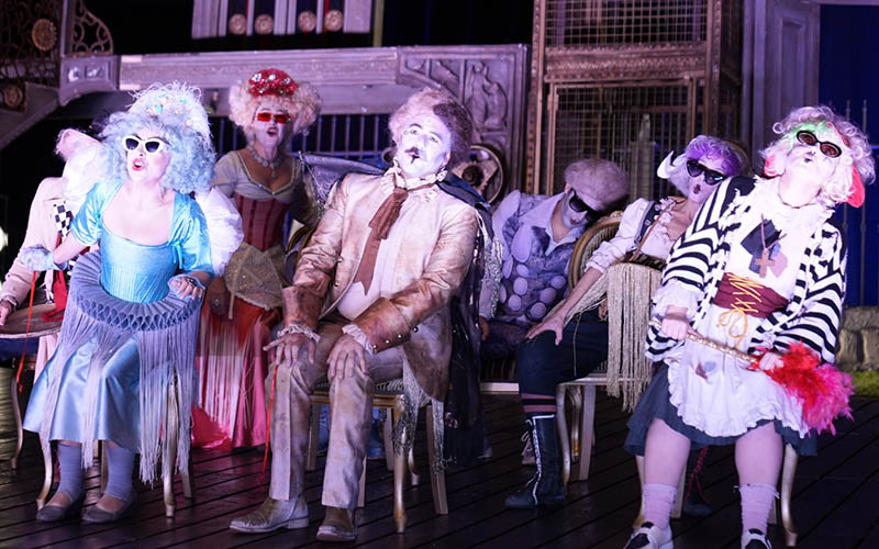 Festival devam ediyor, tiyatro oyunları ilçelere de taşındı