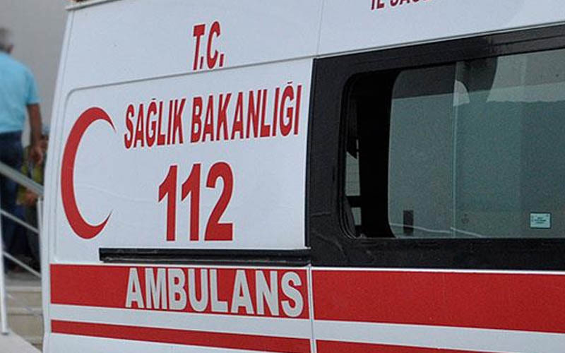 Araç metrelerce yuvarlandı: 2 ölü, 1 yaralı