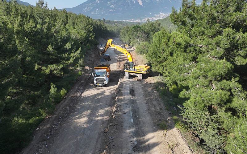 Karataş-Pınarlık yolu yenileniyor