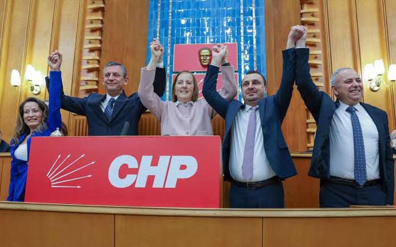 Milletvekilleri Selma Aliye Kavaf ve Şeref Arpacı’dan Özgür Özel’e destek