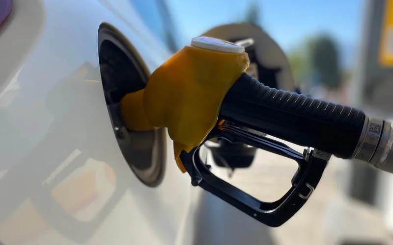 Hem motorine hem benzine zam geldi