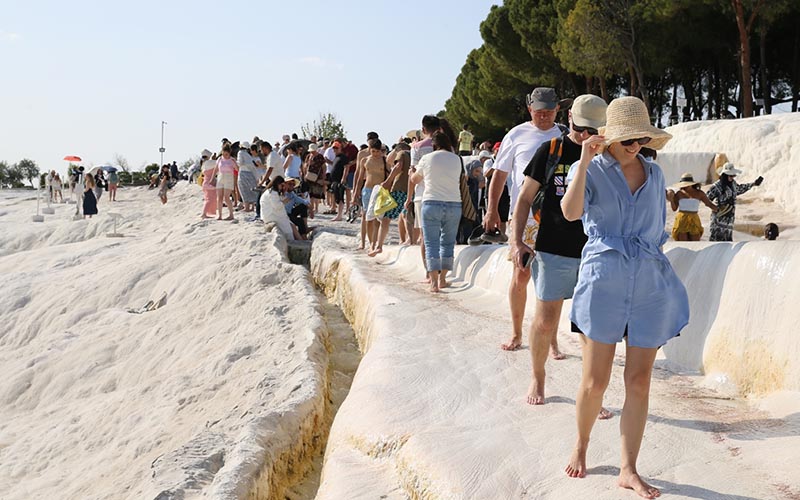 Pamukkale’de bayram tatili hareketliliği yaşanıyor