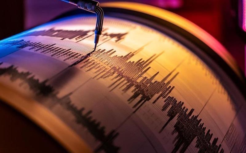Deprem gece yarısı fena salladı, büyüklüğü 5.8